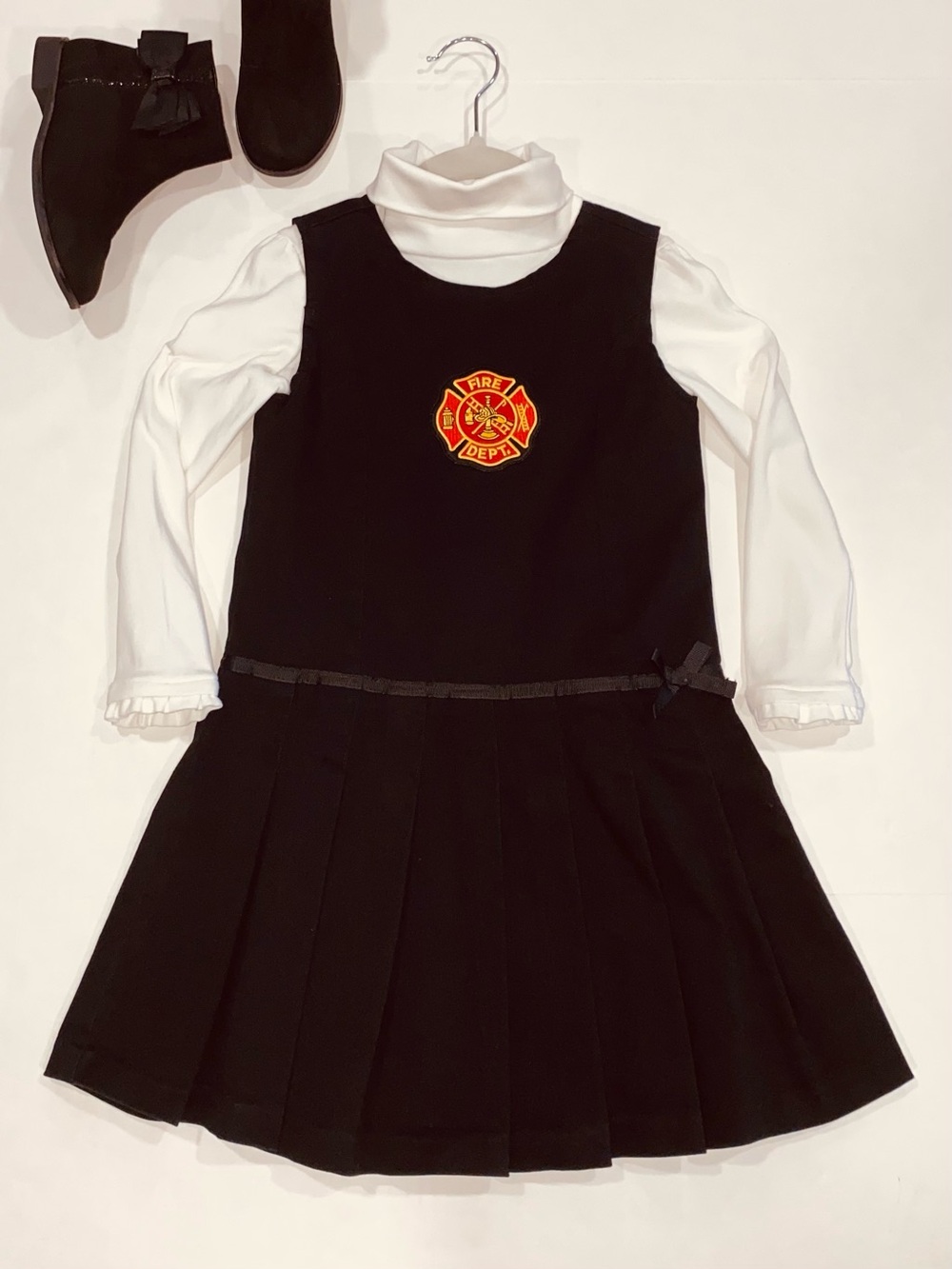Girls’ Black Pleated Jumper with White Turtleneck Size 6